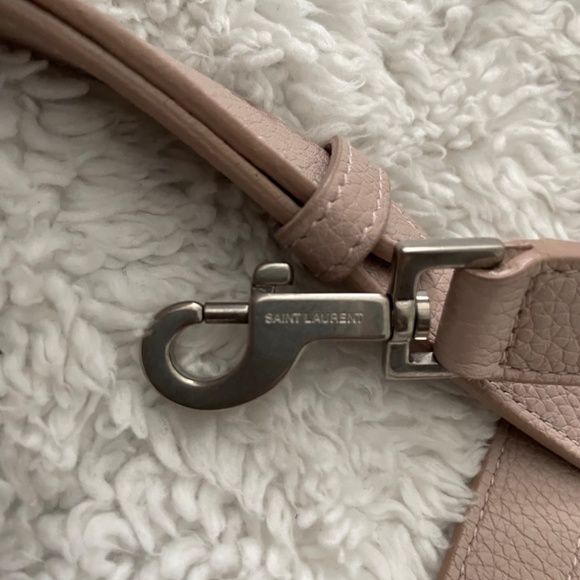 Saint Laurent Sac De Jour in Grained Leather (Baby) in color Poudre (soft mauve) - Picture 12 of 15